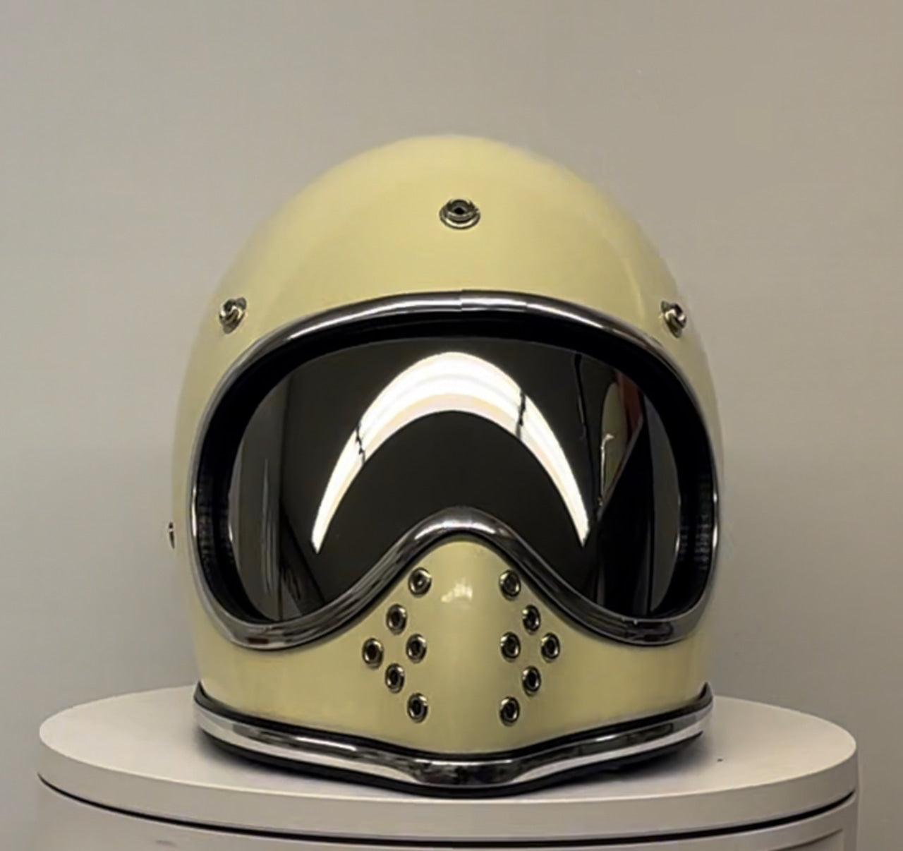 Vars helmet アイボリー