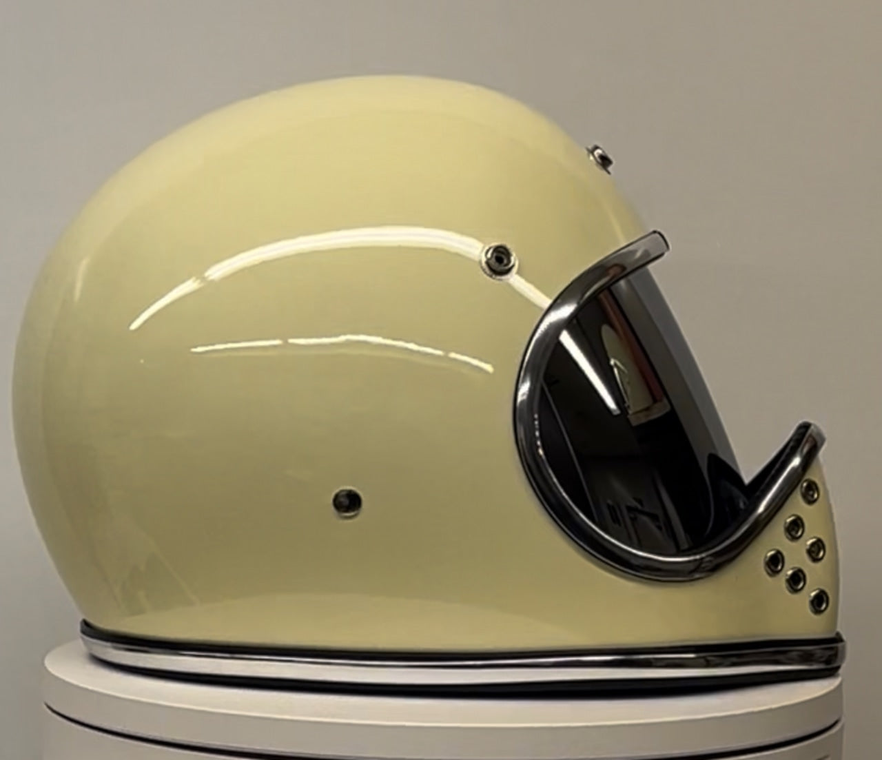 Vars helmet アイボリー