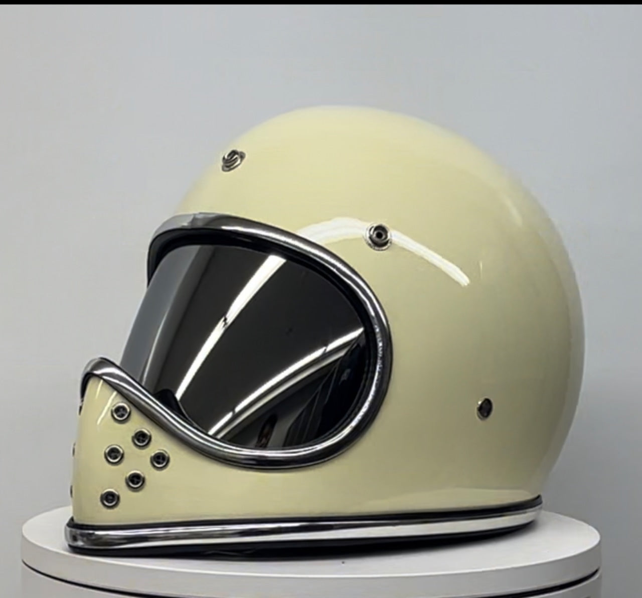 Vars helmet アイボリー