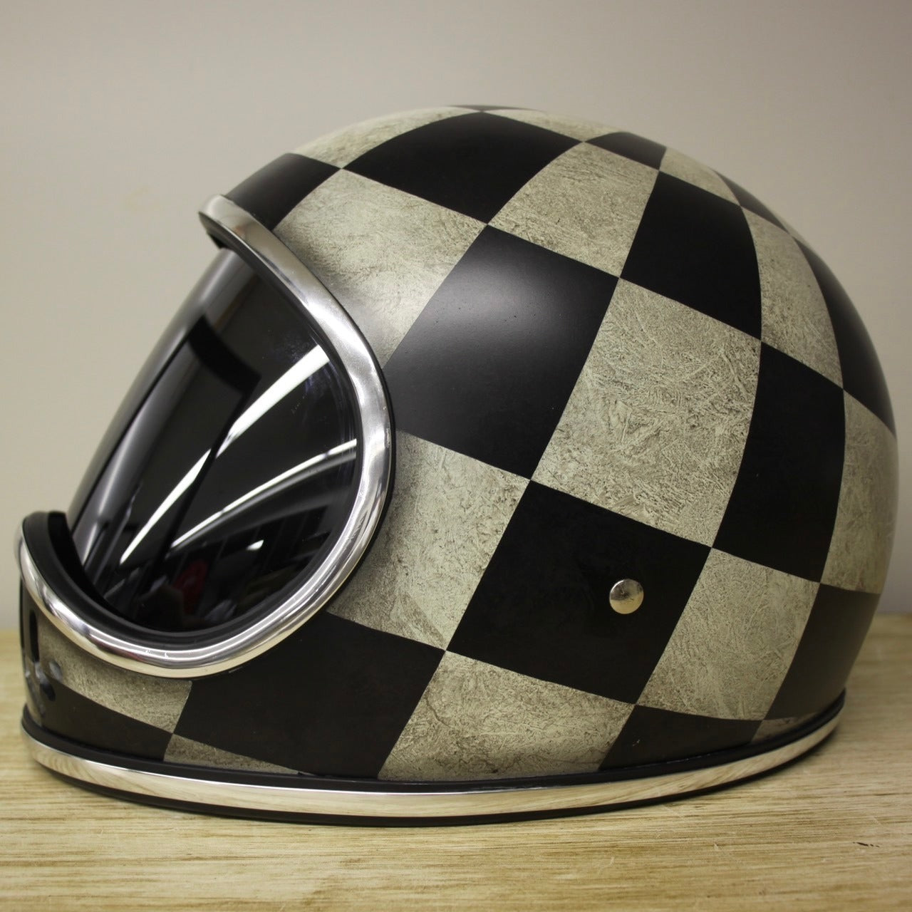 【３ヶ月以内発送】CHILLオリジナル　ボンバーマンヘルメット　custom paint checker