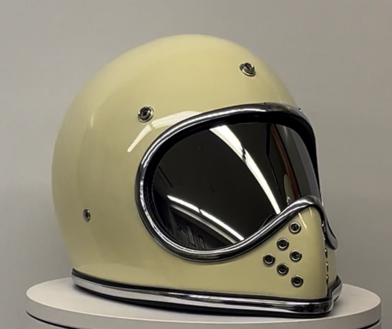 Vars helmet アイボリー