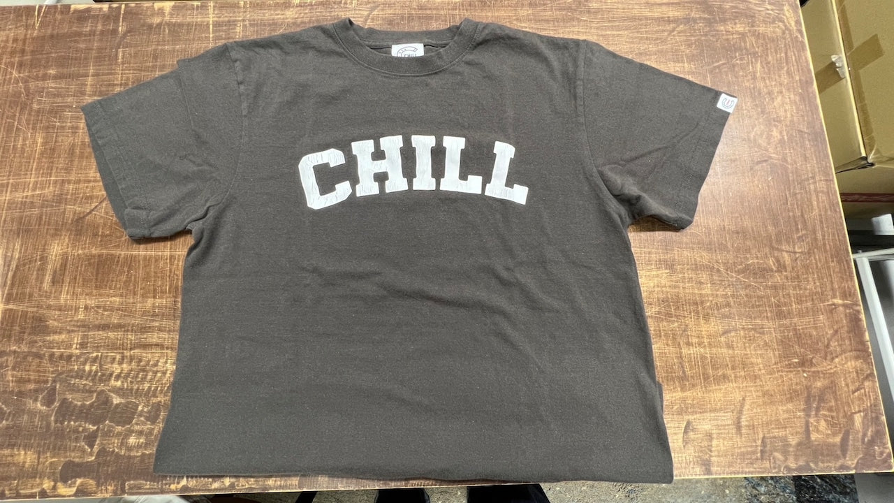 CHILL ヴィンテージ加工カレッジロゴ風Tシャツ ブラック