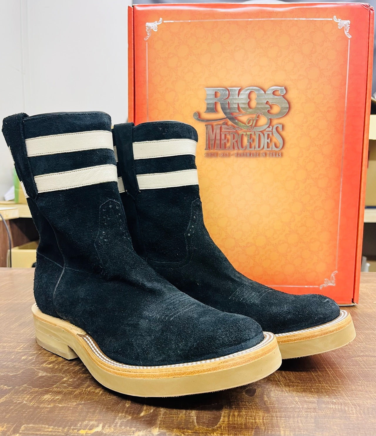 Rios of Mercedes  LINE SUEDE CHILL別注